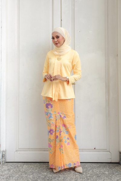 Classic Kebaya Batik in Pastel Yellow (TOP)